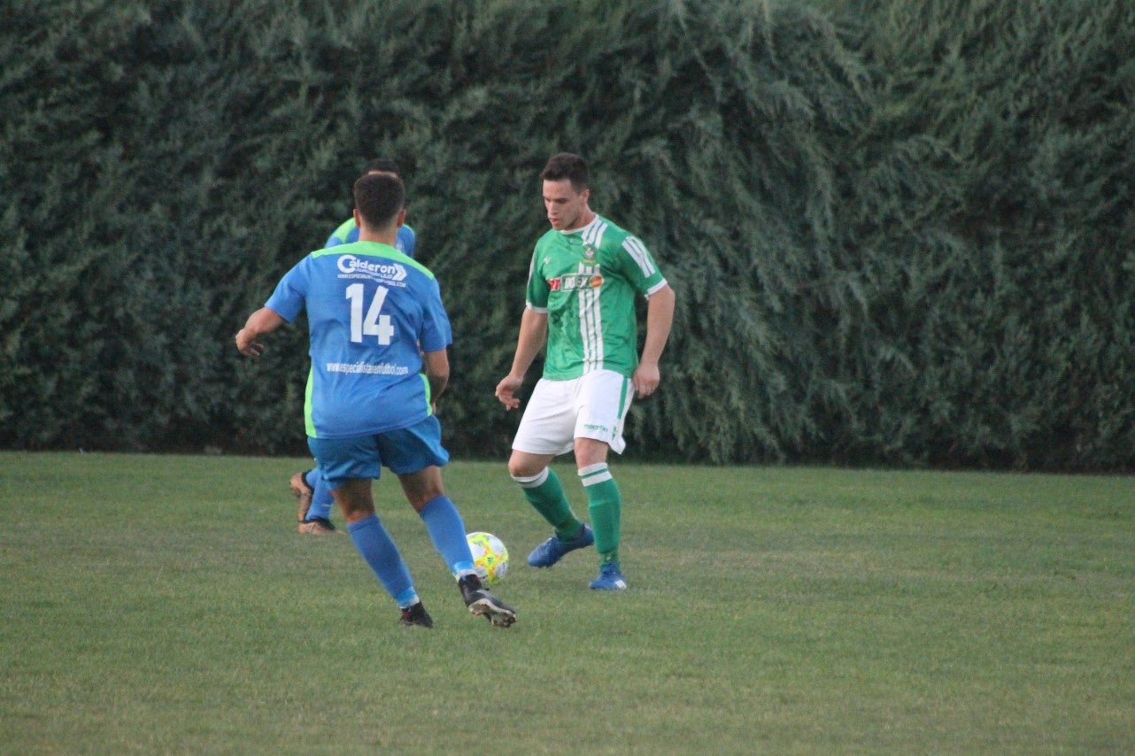 Imágenes del XLVII Trofeo de Piedra Aguda disputado entre el Racing Valverdeño y el Aceuchal, en el Municipal de San Roque y que acabó con victoria local por 4-2 (14-08-2019)