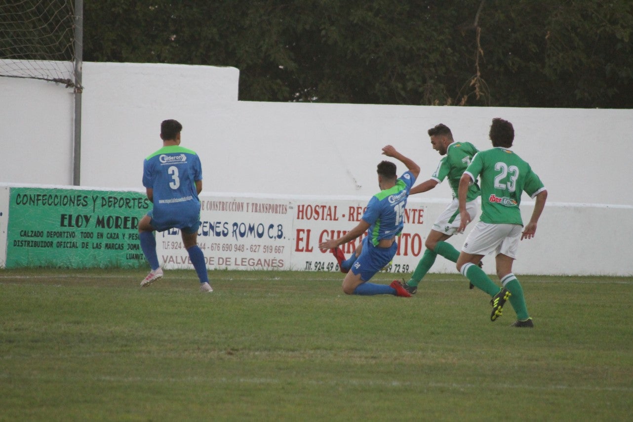 Imágenes del XLVII Trofeo de Piedra Aguda disputado entre el Racing Valverdeño y el Aceuchal, en el Municipal de San Roque y que acabó con victoria local por 4-2 (14-08-2019)