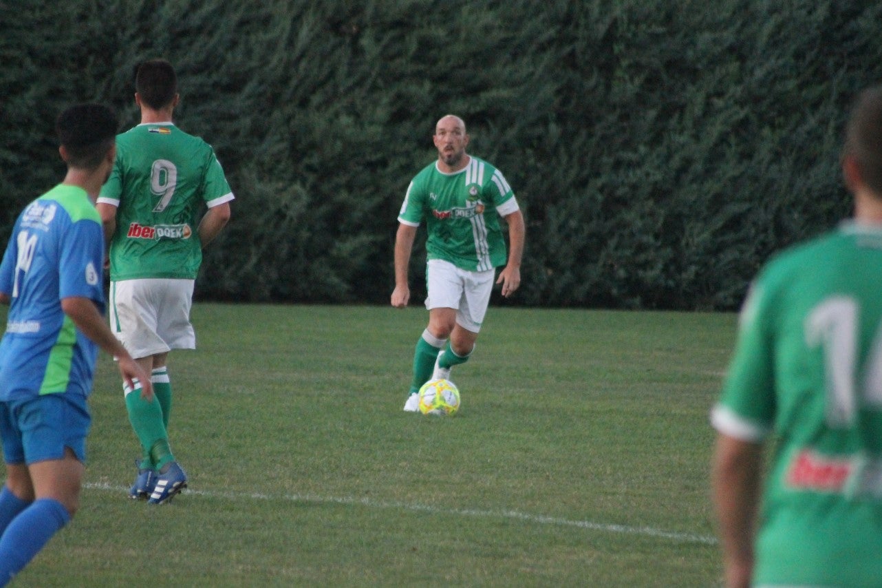 Imágenes del XLVII Trofeo de Piedra Aguda disputado entre el Racing Valverdeño y el Aceuchal, en el Municipal de San Roque y que acabó con victoria local por 4-2 (14-08-2019)