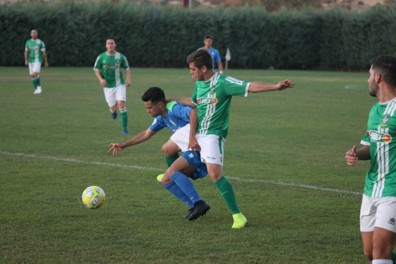 Imágenes del XLVII Trofeo de Piedra Aguda disputado entre el Racing Valverdeño y el Aceuchal, en el Municipal de San Roque y que acabó con victoria local por 4-2 (14-08-2019)