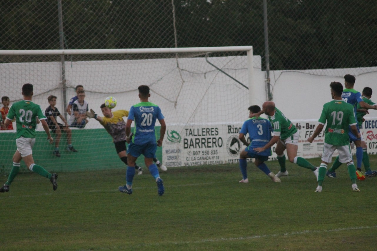 Imágenes del XLVII Trofeo de Piedra Aguda disputado entre el Racing Valverdeño y el Aceuchal, en el Municipal de San Roque y que acabó con victoria local por 4-2 (14-08-2019)