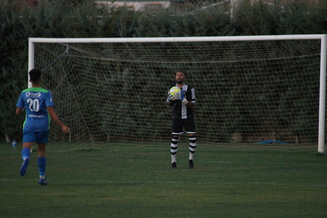 Imágenes del XLVII Trofeo de Piedra Aguda disputado entre el Racing Valverdeño y el Aceuchal, en el Municipal de San Roque y que acabó con victoria local por 4-2 (14-08-2019)