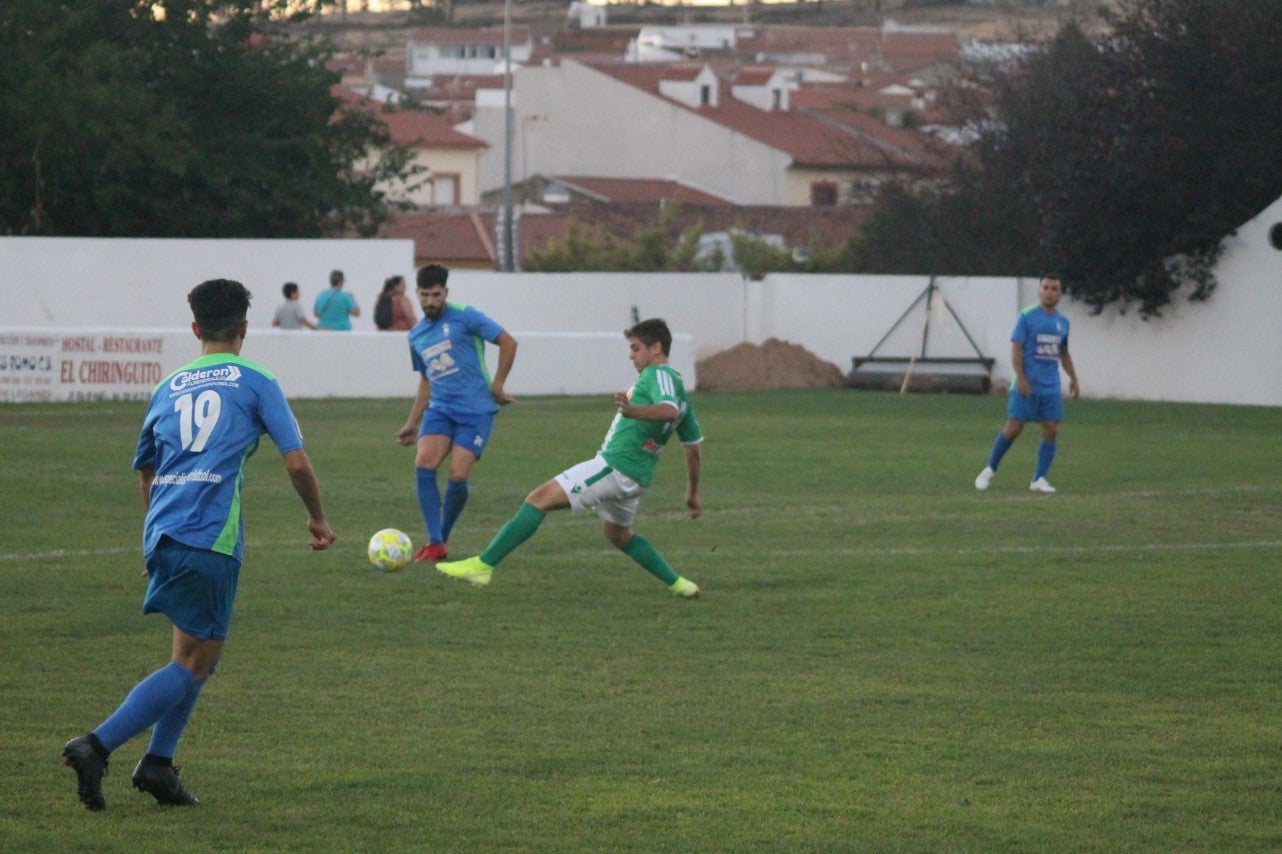 Imágenes del XLVII Trofeo de Piedra Aguda disputado entre el Racing Valverdeño y el Aceuchal, en el Municipal de San Roque y que acabó con victoria local por 4-2 (14-08-2019)