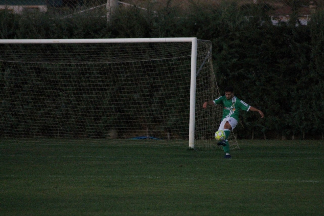 Imágenes del XLVII Trofeo de Piedra Aguda disputado entre el Racing Valverdeño y el Aceuchal, en el Municipal de San Roque y que acabó con victoria local por 4-2 (14-08-2019)