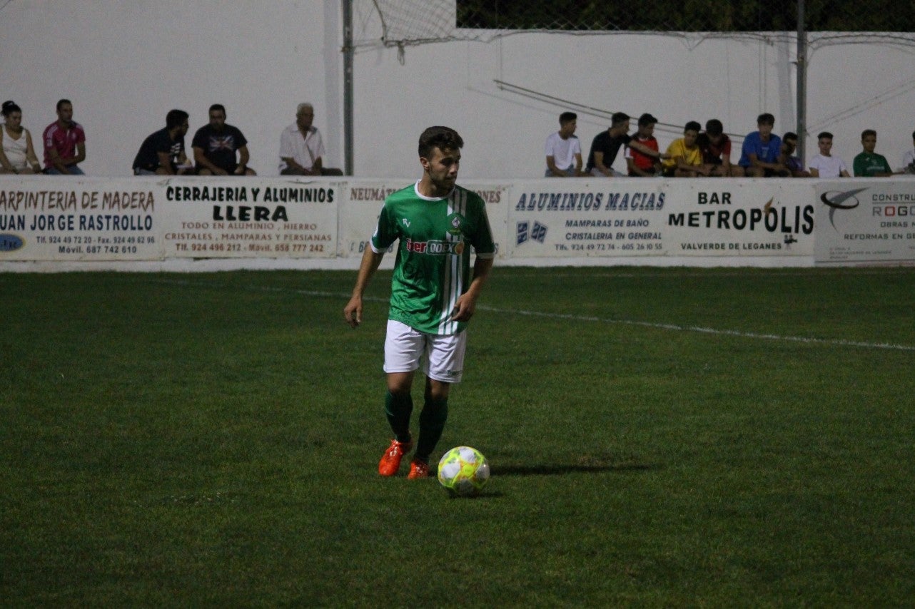 Imágenes del XLVII Trofeo de Piedra Aguda disputado entre el Racing Valverdeño y el Aceuchal, en el Municipal de San Roque y que acabó con victoria local por 4-2 (14-08-2019)