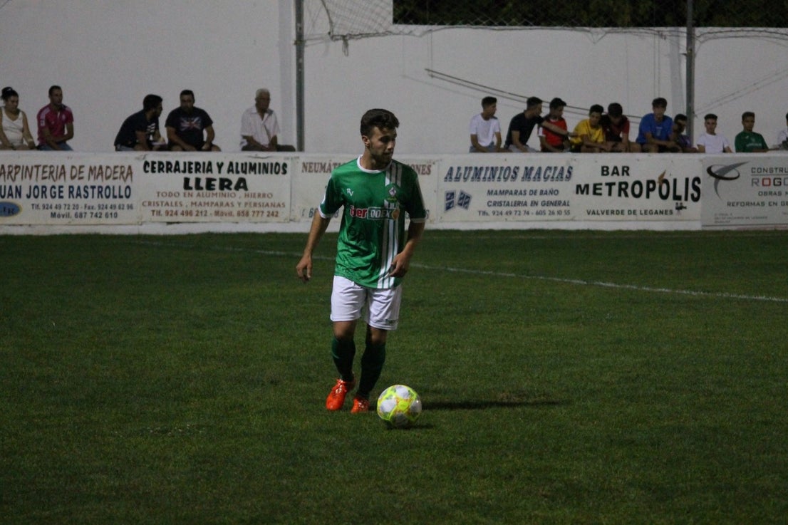 Imágenes del XLVII Trofeo de Piedra Aguda disputado entre el Racing Valverdeño y el Aceuchal, en el Municipal de San Roque y que acabó con victoria local por 4-2 (14-08-2019)