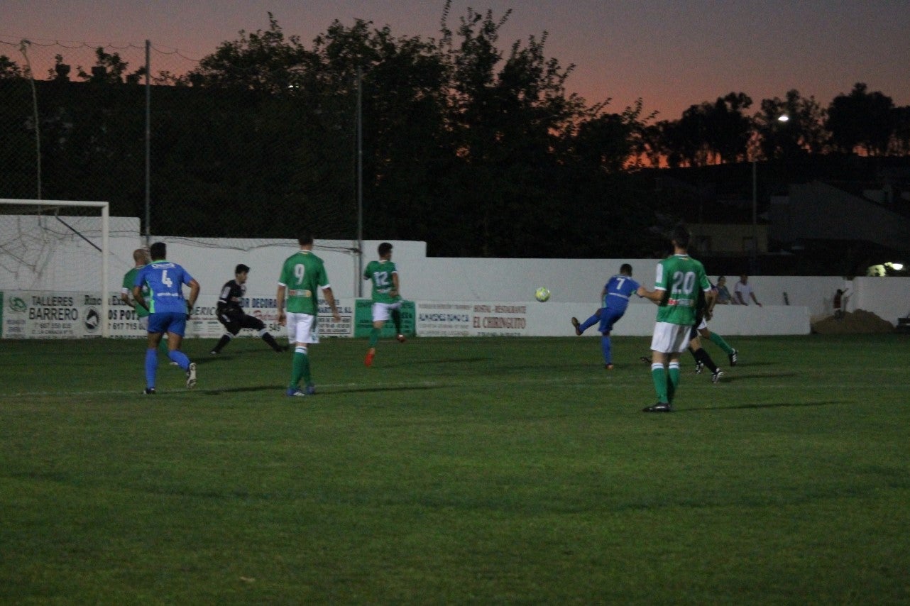 Imágenes del XLVII Trofeo de Piedra Aguda disputado entre el Racing Valverdeño y el Aceuchal, en el Municipal de San Roque y que acabó con victoria local por 4-2 (14-08-2019)