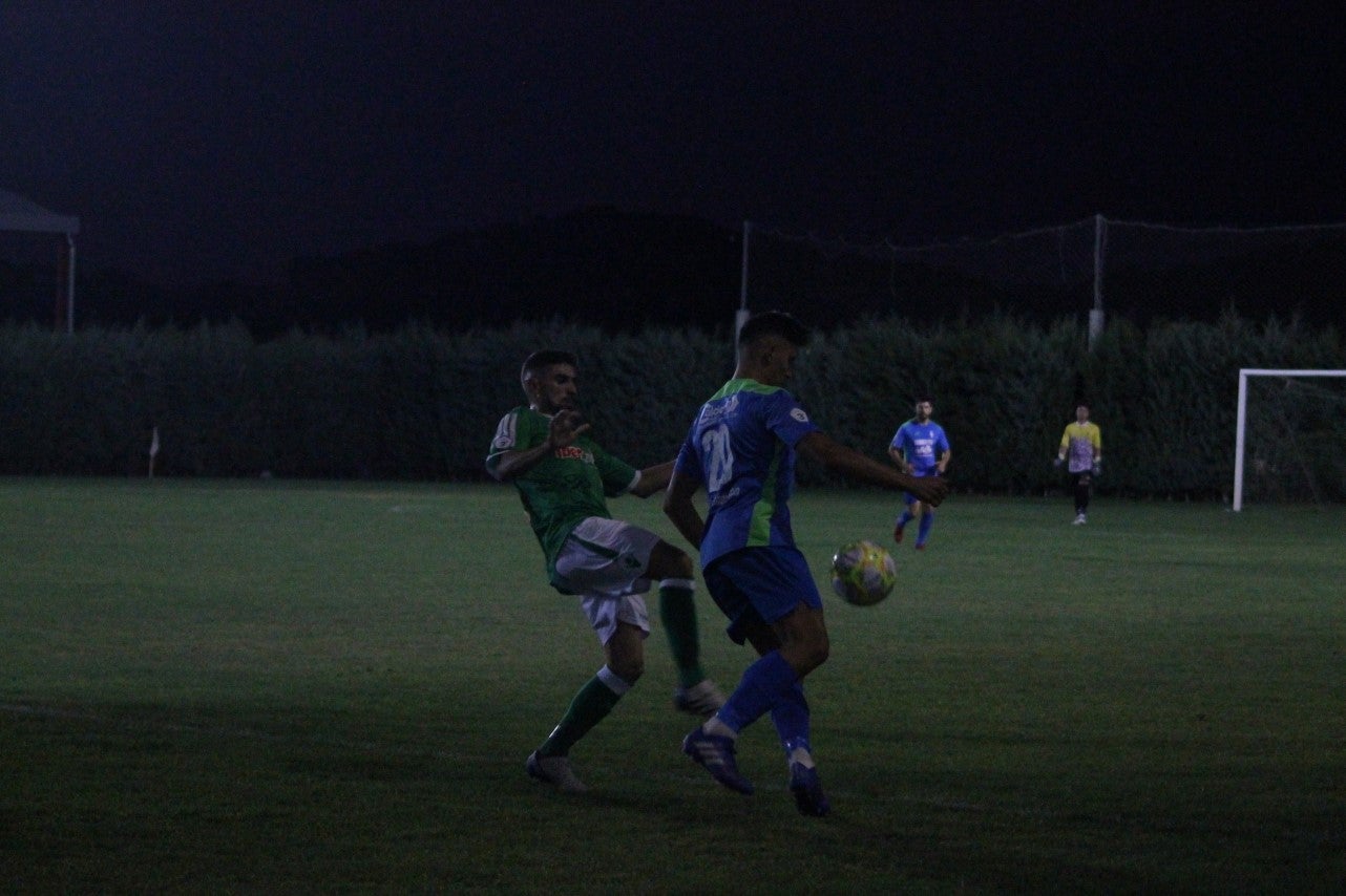 Imágenes del XLVII Trofeo de Piedra Aguda disputado entre el Racing Valverdeño y el Aceuchal, en el Municipal de San Roque y que acabó con victoria local por 4-2 (14-08-2019)