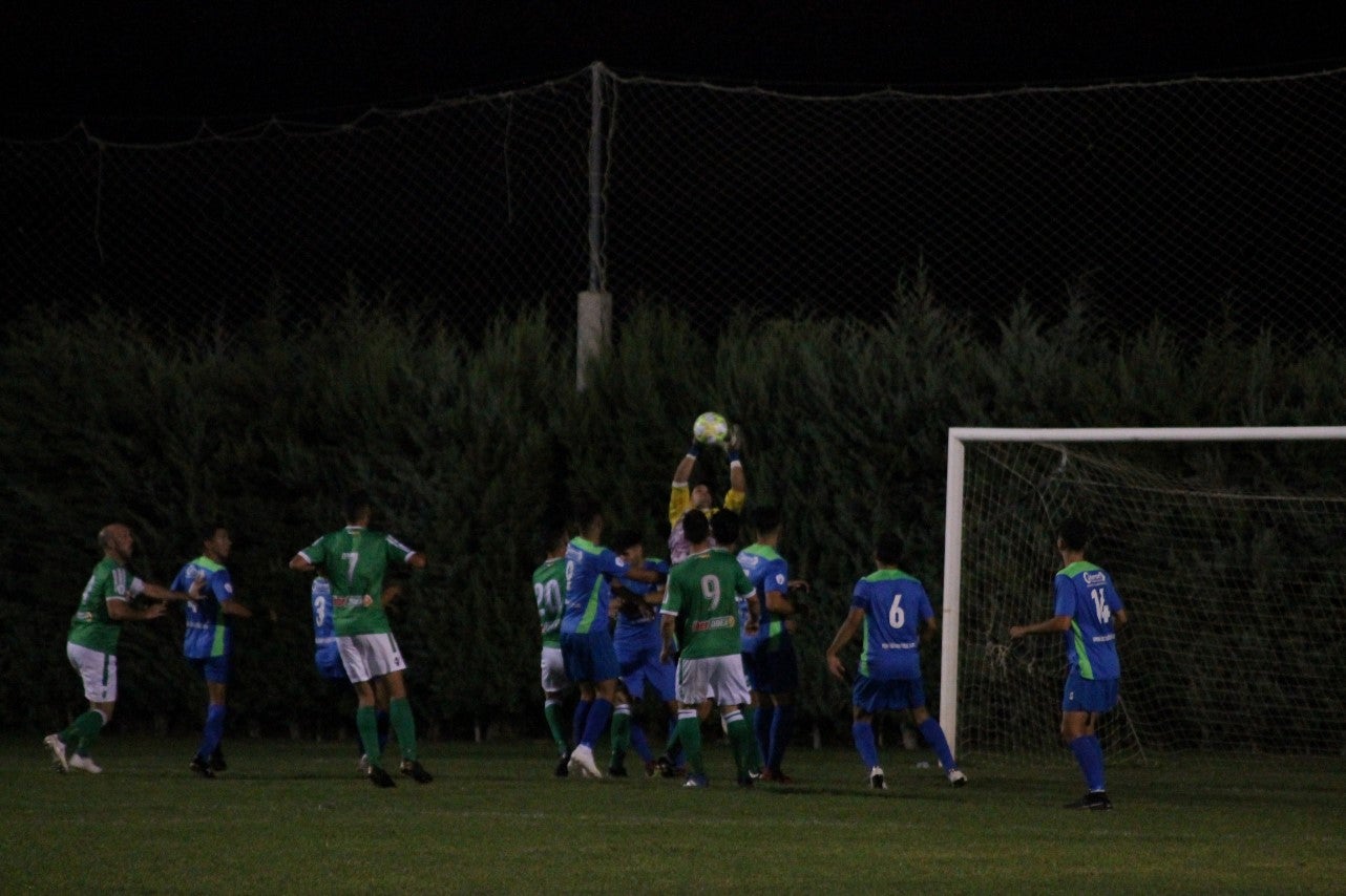 Imágenes del XLVII Trofeo de Piedra Aguda disputado entre el Racing Valverdeño y el Aceuchal, en el Municipal de San Roque y que acabó con victoria local por 4-2 (14-08-2019)