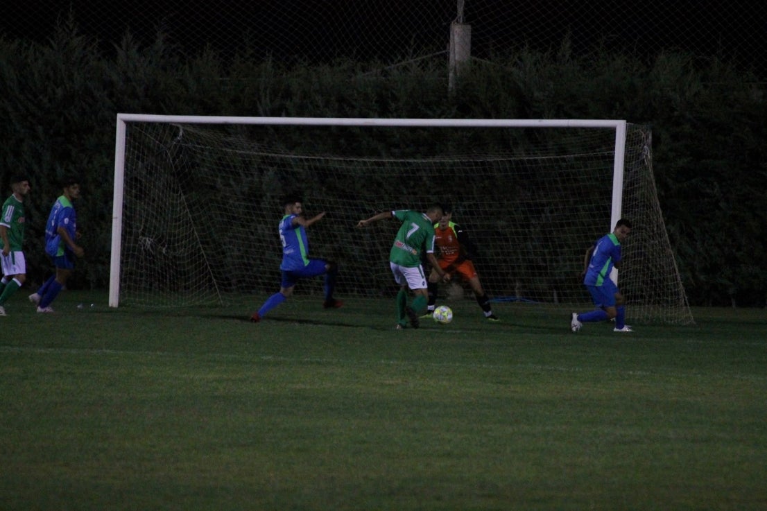 Imágenes del XLVII Trofeo de Piedra Aguda disputado entre el Racing Valverdeño y el Aceuchal, en el Municipal de San Roque y que acabó con victoria local por 4-2 (14-08-2019)