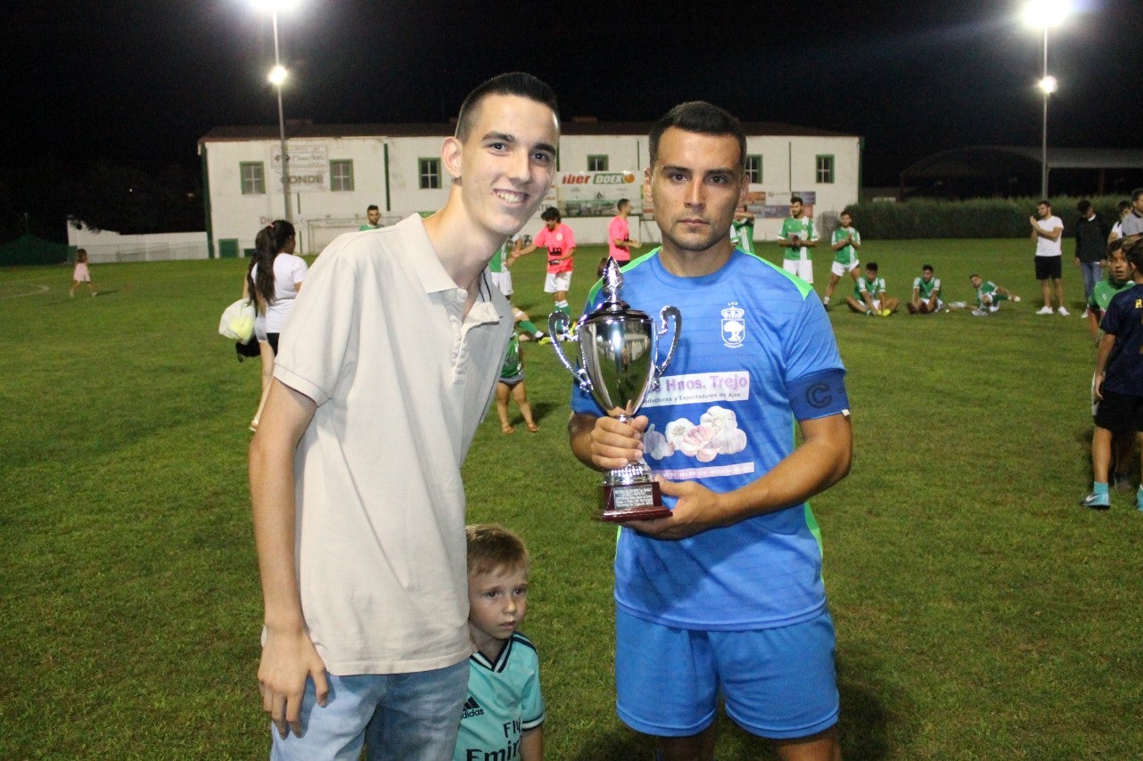 Imágenes del XLVII Trofeo de Piedra Aguda disputado entre el Racing Valverdeño y el Aceuchal, en el Municipal de San Roque y que acabó con victoria local por 4-2 (14-08-2019)