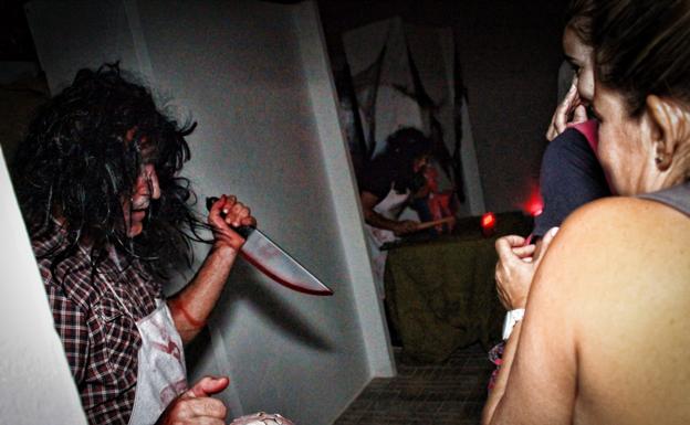 Imagen. Cuchillos, motosierras, estacas, etc.