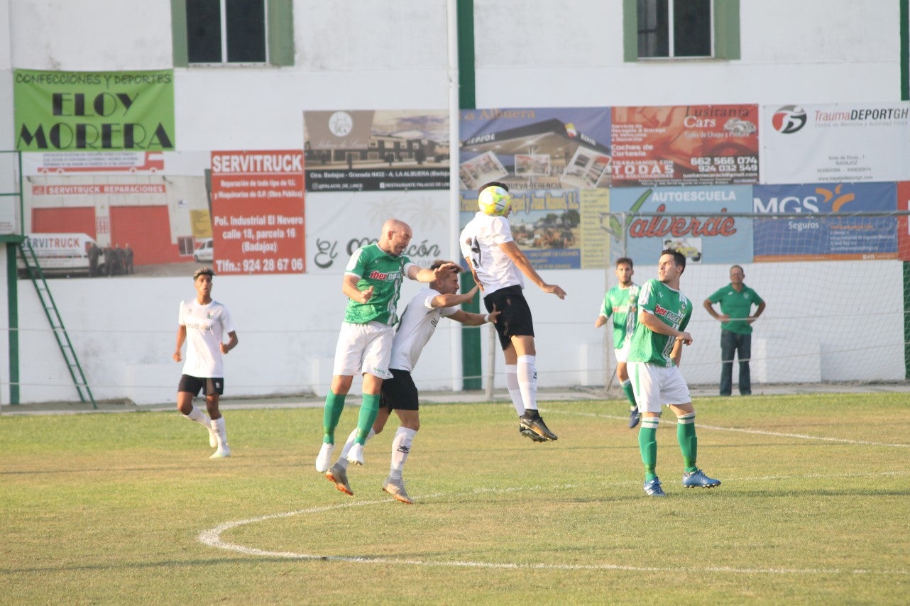 Imágenes del encuentro de la primera jornada de liga de Tercera División disputado en el Municipal de San Roque, y que acabó con 2-1 en el marcador (25-08-2019)