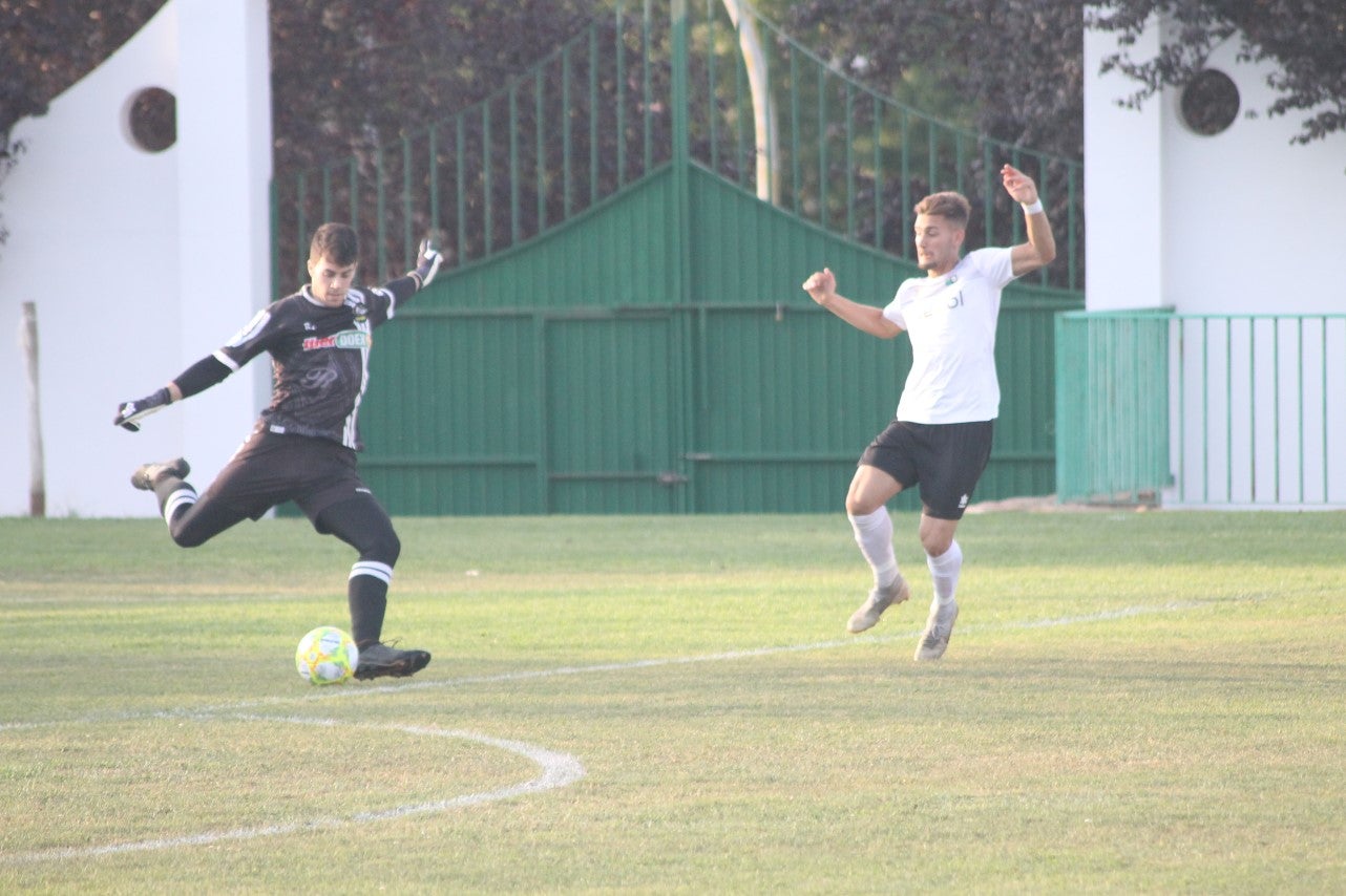 Imágenes del encuentro de la primera jornada de liga de Tercera División disputado en el Municipal de San Roque, y que acabó con 2-1 en el marcador (25-08-2019)