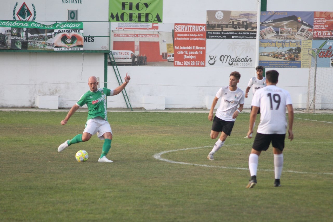 Imágenes del encuentro de la primera jornada de liga de Tercera División disputado en el Municipal de San Roque, y que acabó con 2-1 en el marcador (25-08-2019)
