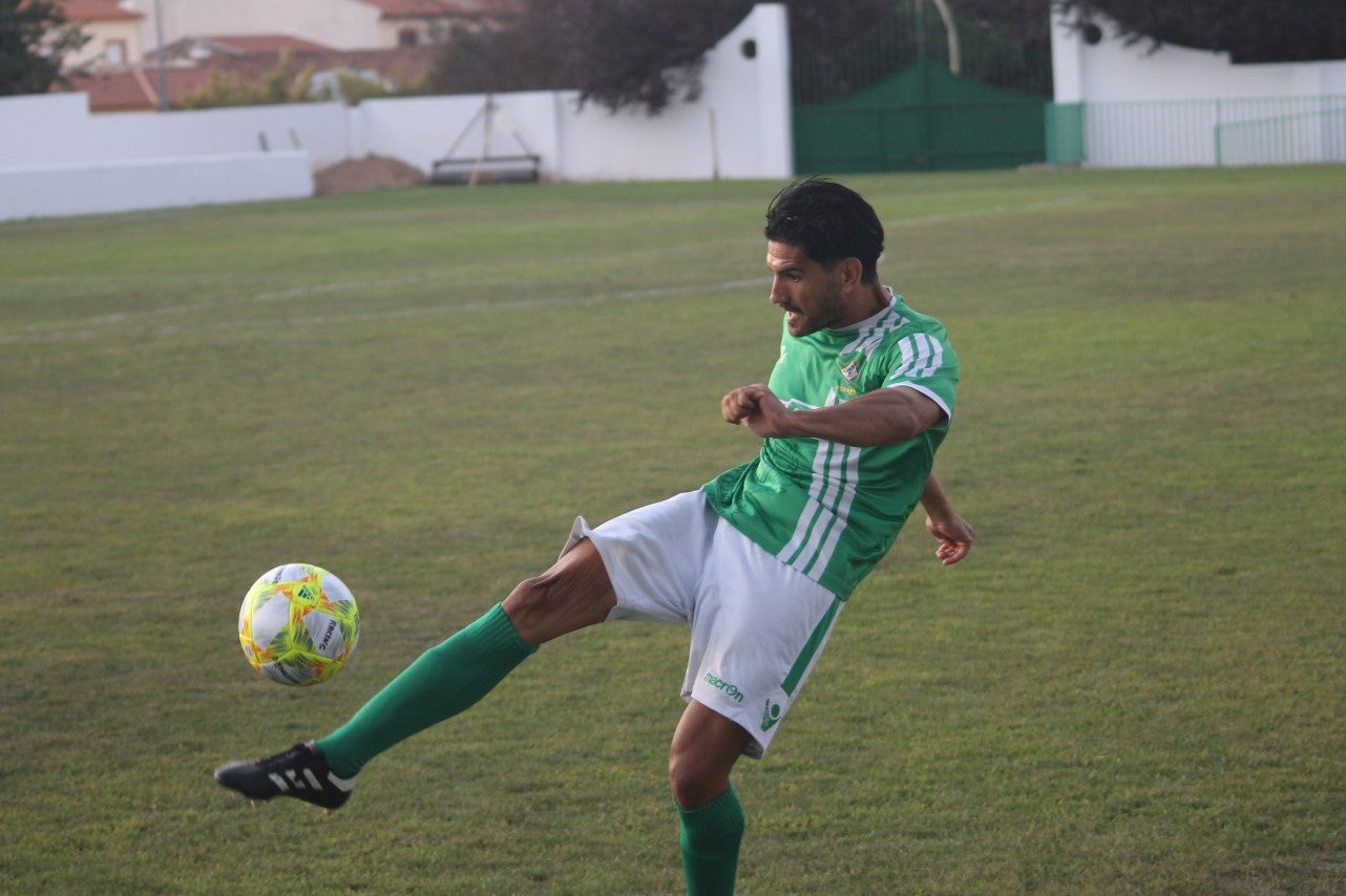 Imágenes del encuentro de la primera jornada de liga de Tercera División disputado en el Municipal de San Roque, y que acabó con 2-1 en el marcador (25-08-2019)