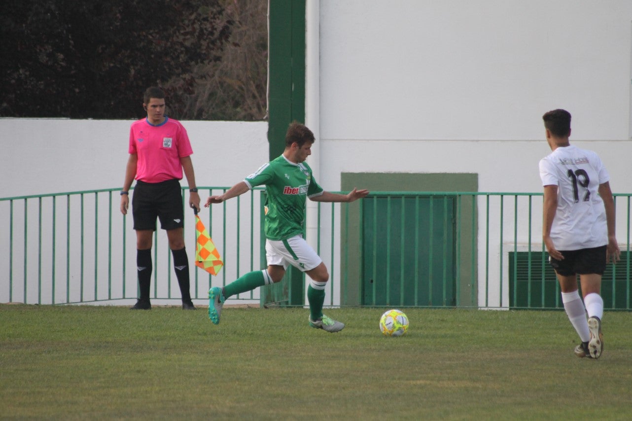 Imágenes del encuentro de la primera jornada de liga de Tercera División disputado en el Municipal de San Roque, y que acabó con 2-1 en el marcador (25-08-2019)