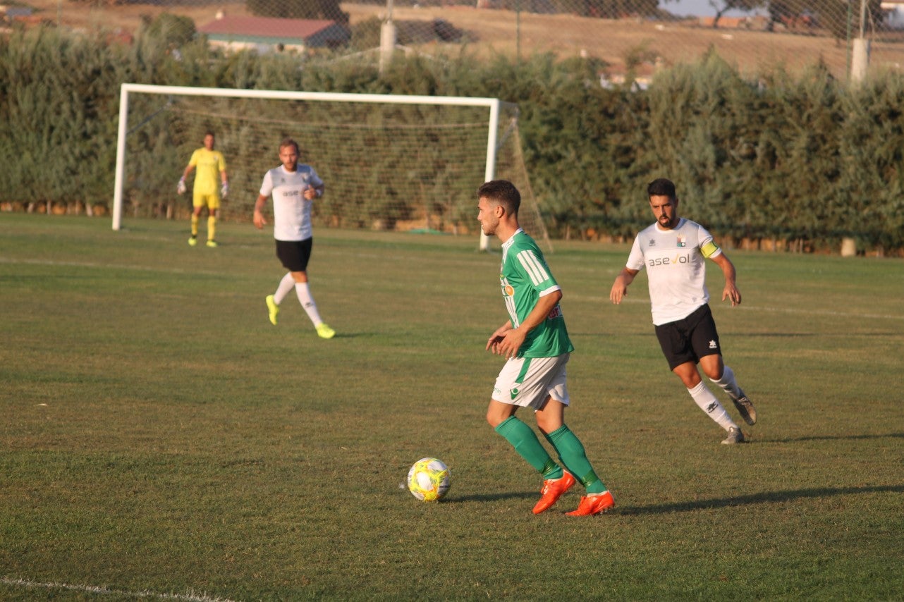 Imágenes del encuentro de la primera jornada de liga de Tercera División disputado en el Municipal de San Roque, y que acabó con 2-1 en el marcador (25-08-2019)