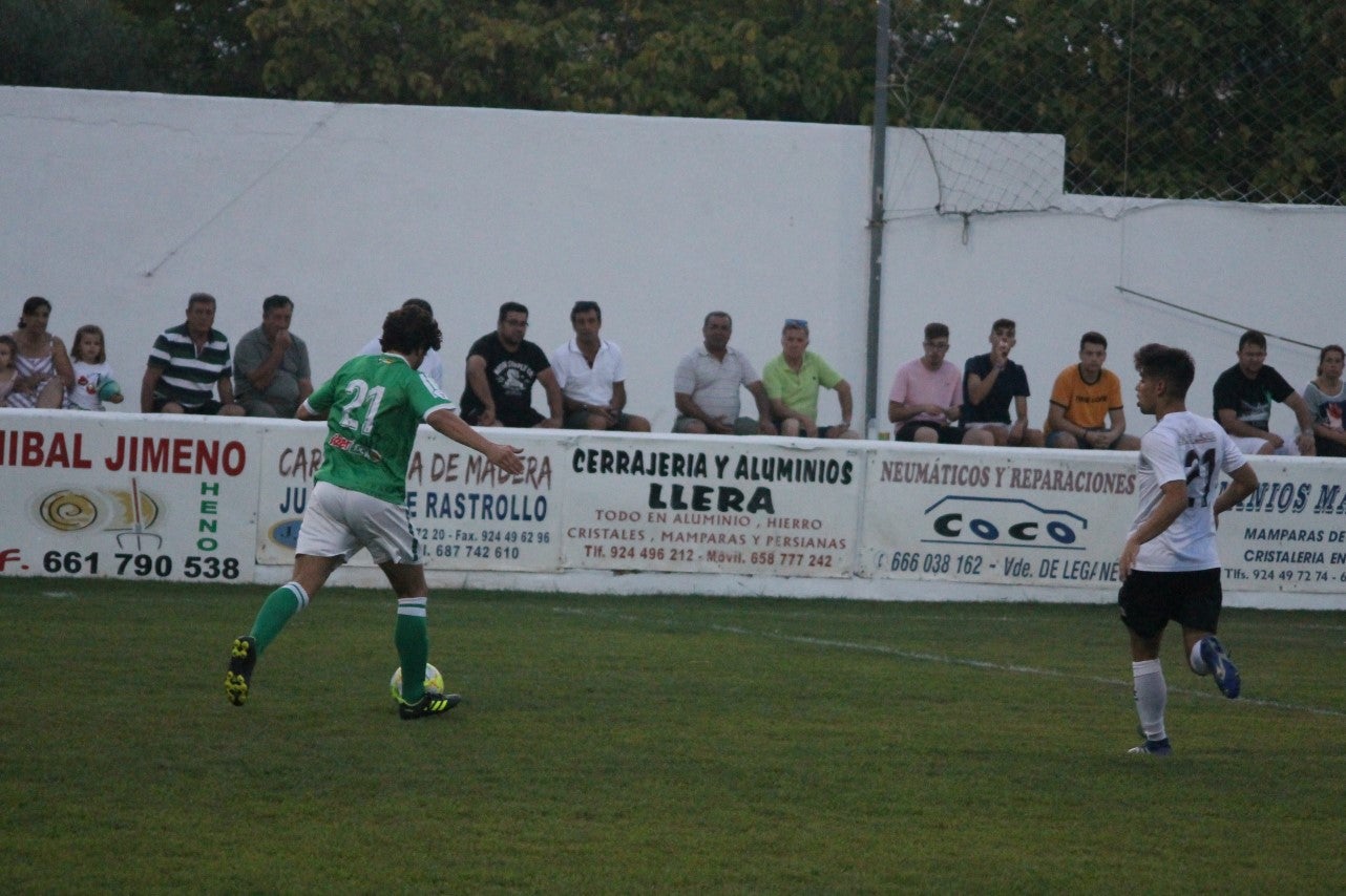 Imágenes del encuentro de la primera jornada de liga de Tercera División disputado en el Municipal de San Roque, y que acabó con 2-1 en el marcador (25-08-2019)