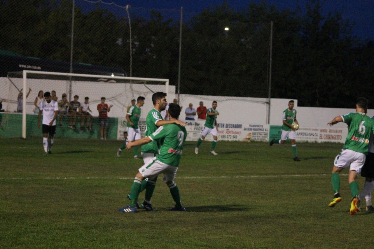 Imágenes del encuentro de la primera jornada de liga de Tercera División disputado en el Municipal de San Roque, y que acabó con 2-1 en el marcador (25-08-2019)