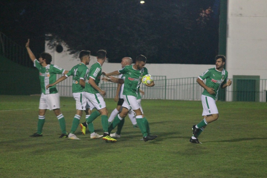 Imágenes del encuentro de la primera jornada de liga de Tercera División disputado en el Municipal de San Roque, y que acabó con 2-1 en el marcador (25-08-2019)