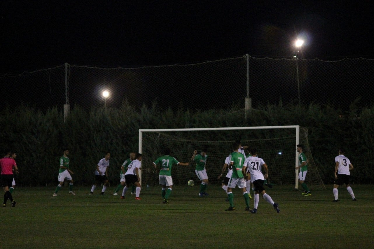 Imágenes del encuentro de la primera jornada de liga de Tercera División disputado en el Municipal de San Roque, y que acabó con 2-1 en el marcador (25-08-2019)