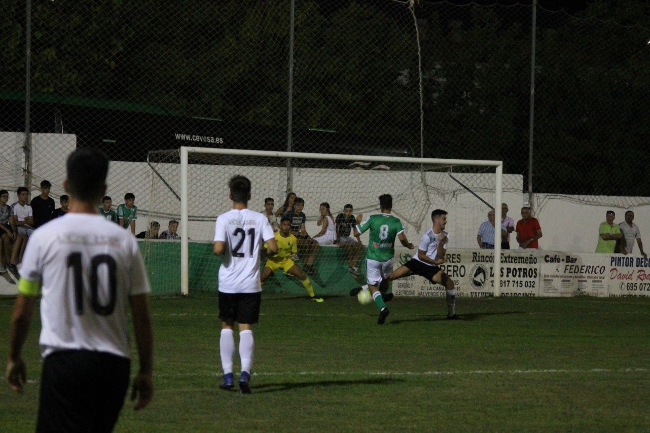 Imágenes del encuentro de la primera jornada de liga de Tercera División disputado en el Municipal de San Roque, y que acabó con 2-1 en el marcador (25-08-2019)