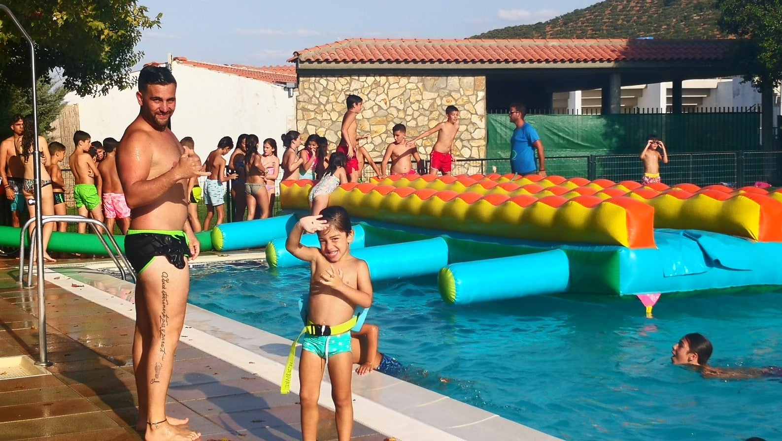Algunas imágenes de la fiesta acuática que tuvo lugar en la piscina municipal con motivo de las ferias y fiestas (22-08-2019)
