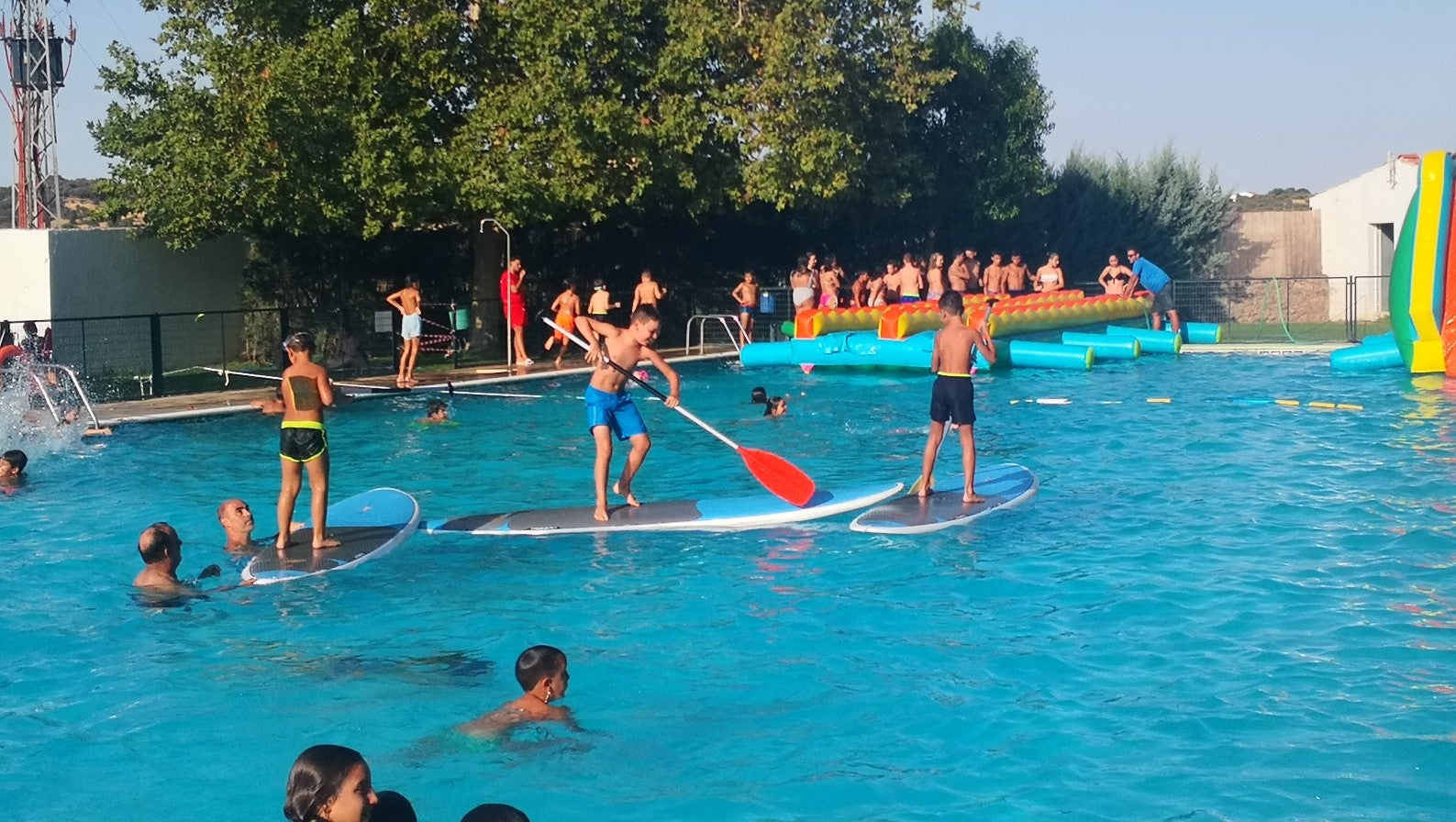 Algunas imágenes de la fiesta acuática que tuvo lugar en la piscina municipal con motivo de las ferias y fiestas (22-08-2019)
