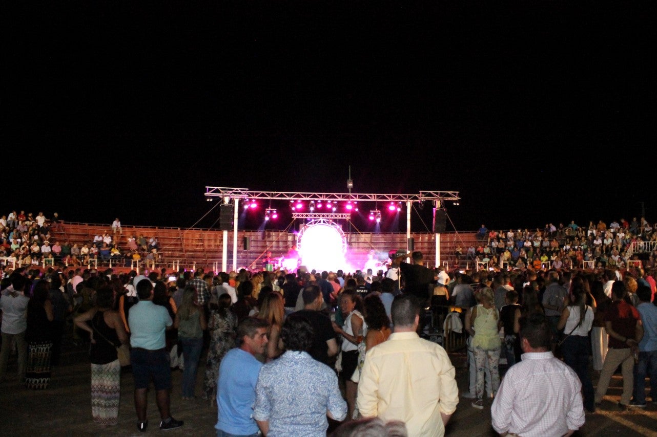 Algunas imágenes del viernes de las Ferias y Fiestas de San Bartolomé 2019 (23-08-2019)