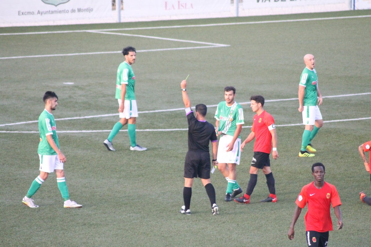 Algunas imágenes del encuentro de la segunda jornada de Tercera División disputado en el Emilio Macarro de Montijo y que terminó 2-1 (01-09-2019)