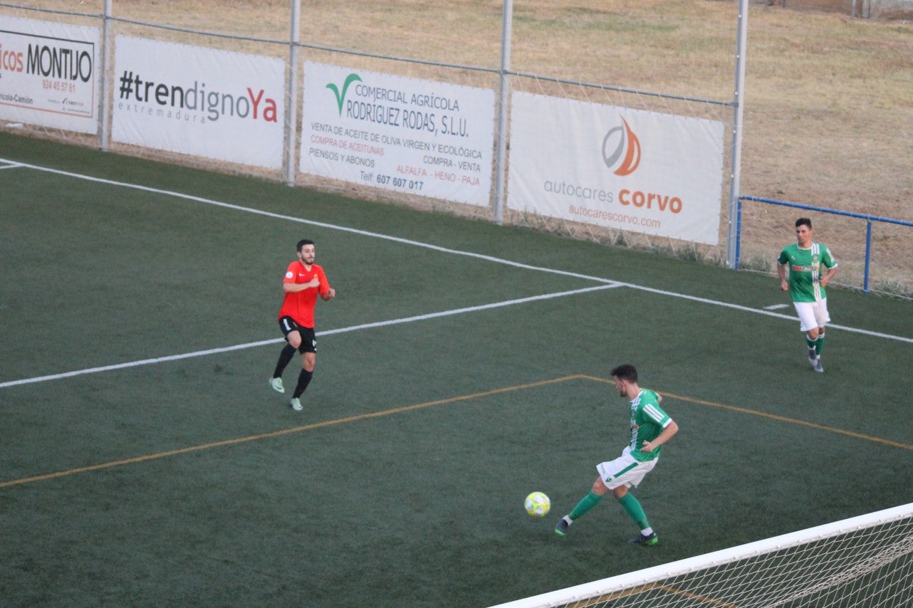 Algunas imágenes del encuentro de la segunda jornada de Tercera División disputado en el Emilio Macarro de Montijo y que terminó 2-1 (01-09-2019)