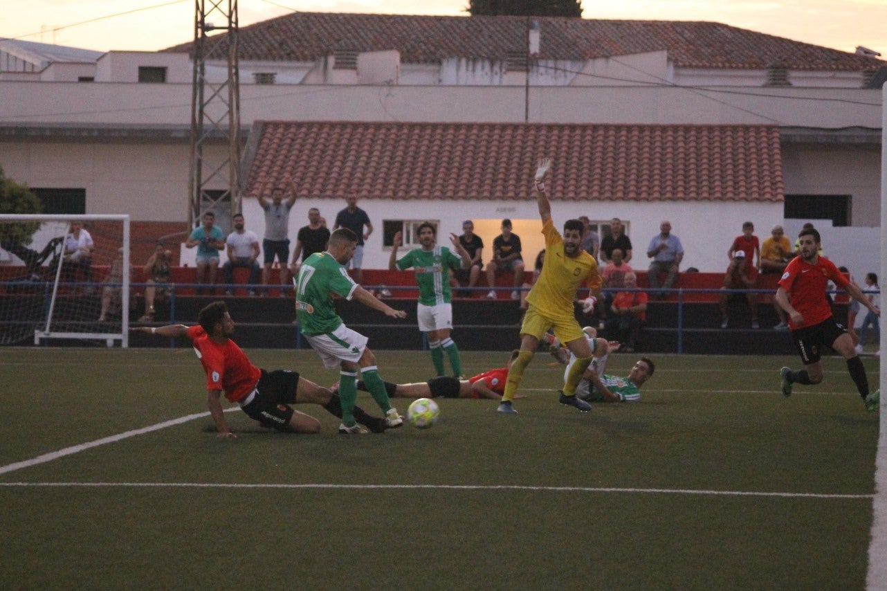 Algunas imágenes del encuentro de la segunda jornada de Tercera División disputado en el Emilio Macarro de Montijo y que terminó 2-1 (01-09-2019)