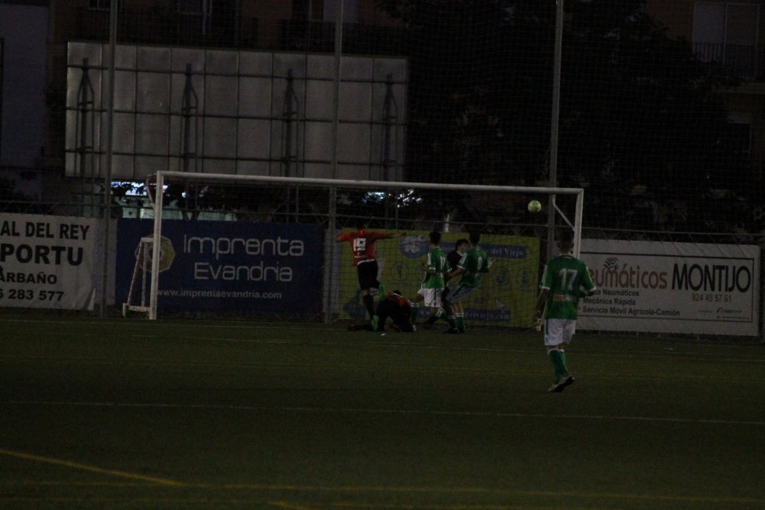 Algunas imágenes del encuentro de la segunda jornada de Tercera División disputado en el Emilio Macarro de Montijo y que terminó 2-1 (01-09-2019)