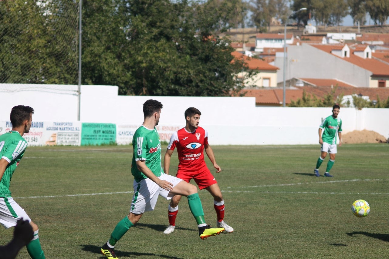 Algunas imágenes del encuentro de la tercera jornada de liga de Tercera División disputado en el Municipal de San Roque y que acabó 2-5 (08-09-2019)