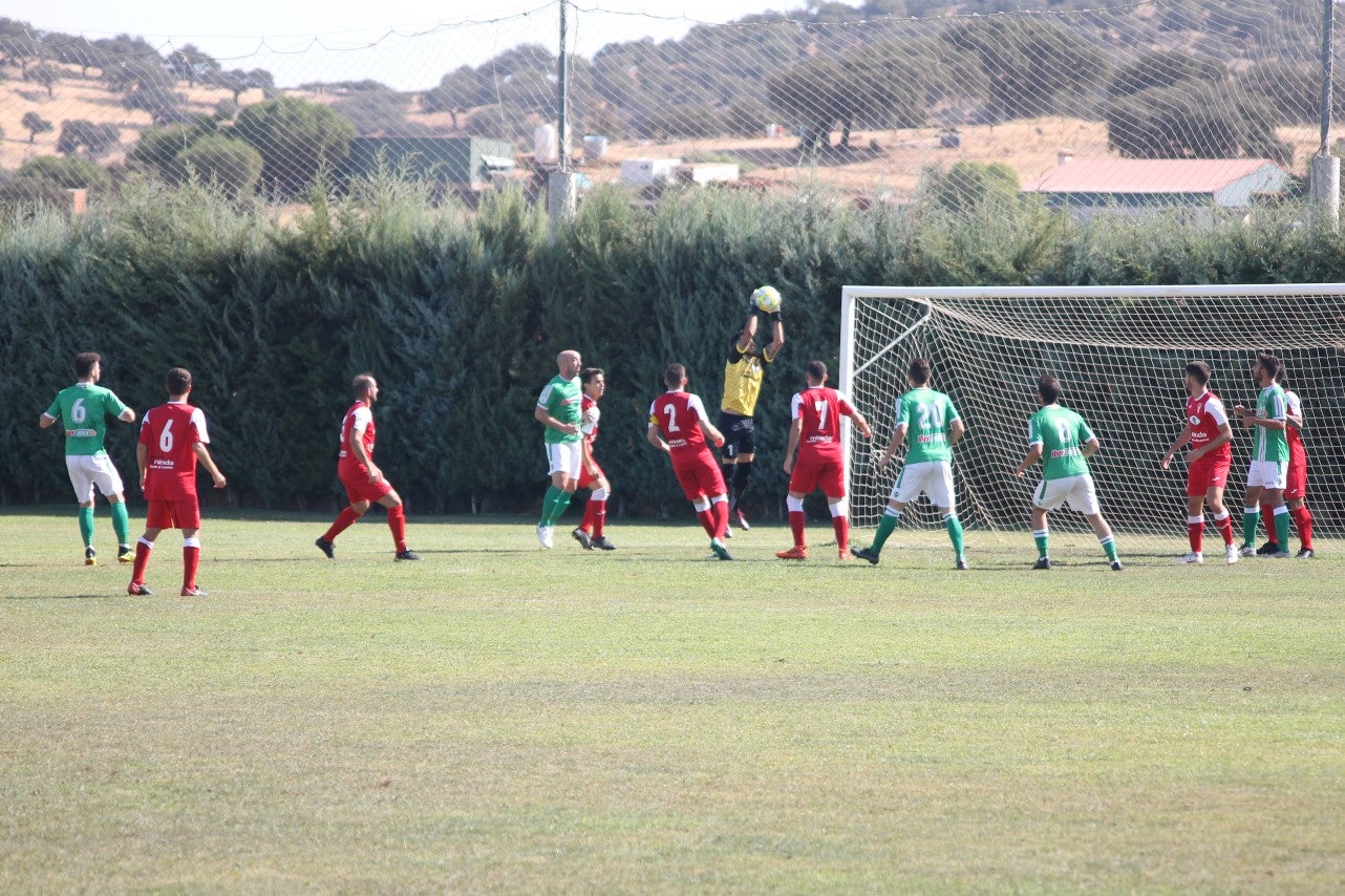 Algunas imágenes del encuentro de la tercera jornada de liga de Tercera División disputado en el Municipal de San Roque y que acabó 2-5 (08-09-2019)