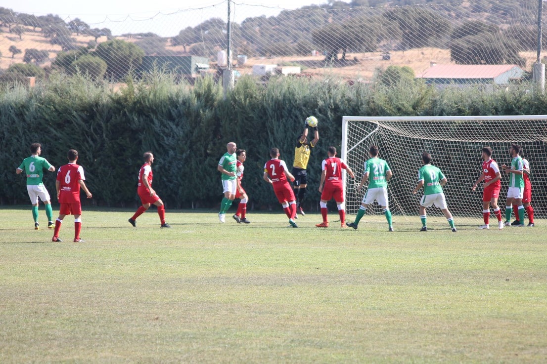 Algunas imágenes del encuentro de la tercera jornada de liga de Tercera División disputado en el Municipal de San Roque y que acabó 2-5 (08-09-2019)