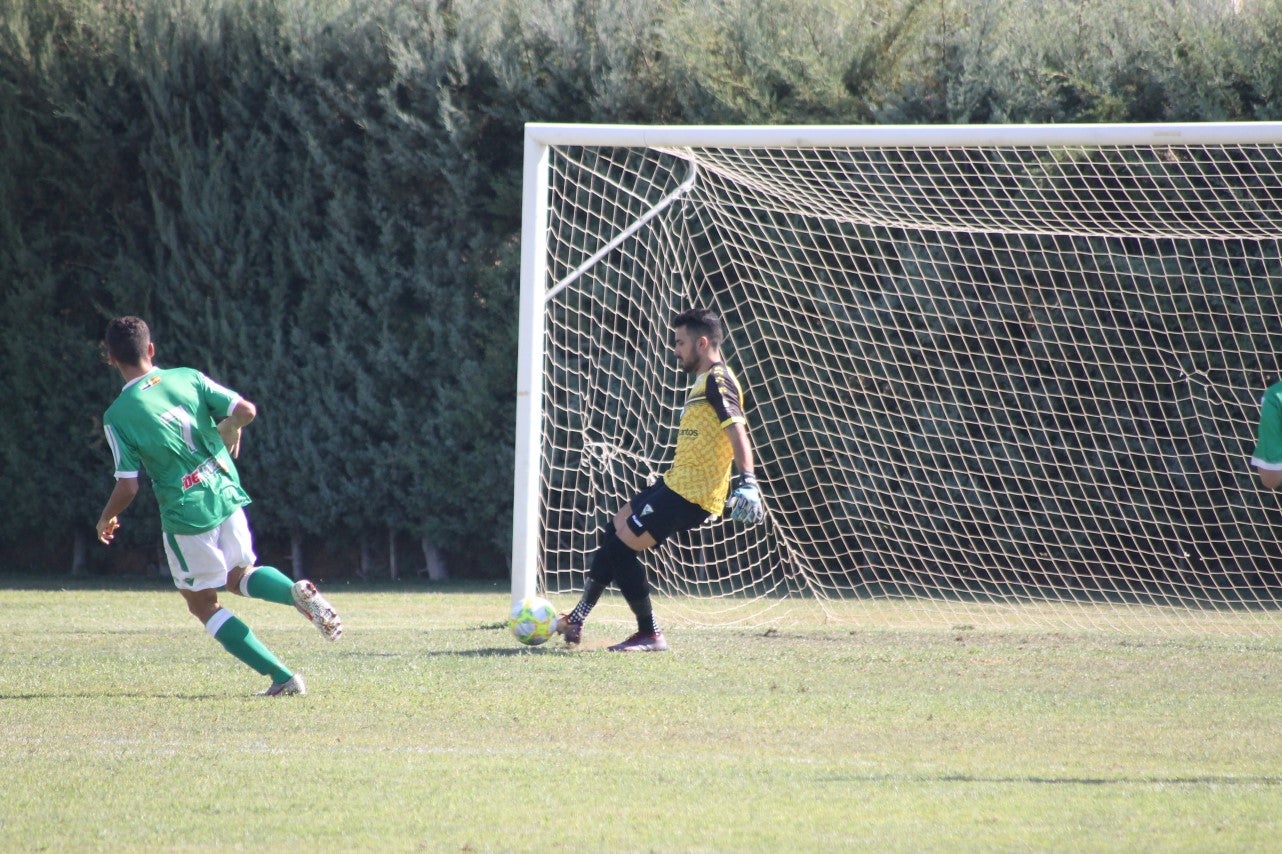 Algunas imágenes del encuentro de la tercera jornada de liga de Tercera División disputado en el Municipal de San Roque y que acabó 2-5 (08-09-2019)
