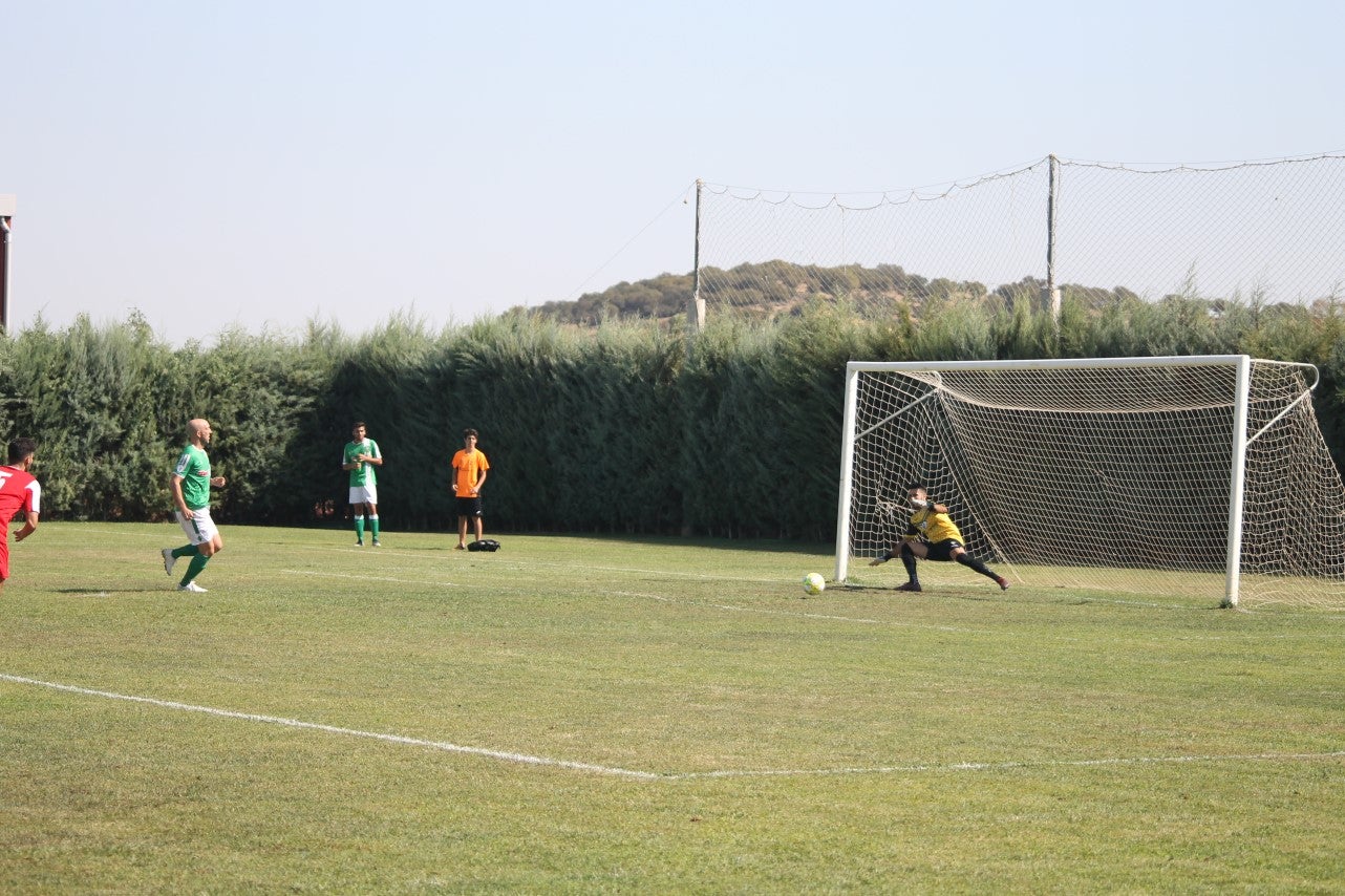 Algunas imágenes del encuentro de la tercera jornada de liga de Tercera División disputado en el Municipal de San Roque y que acabó 2-5 (08-09-2019)