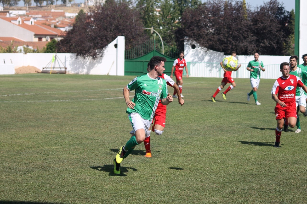 Algunas imágenes del encuentro de la tercera jornada de liga de Tercera División disputado en el Municipal de San Roque y que acabó 2-5 (08-09-2019)