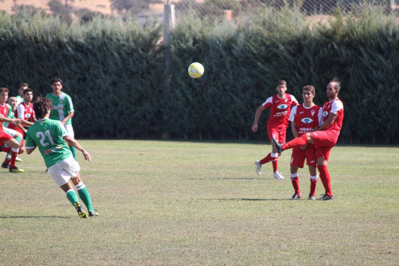Algunas imágenes del encuentro de la tercera jornada de liga de Tercera División disputado en el Municipal de San Roque y que acabó 2-5 (08-09-2019)