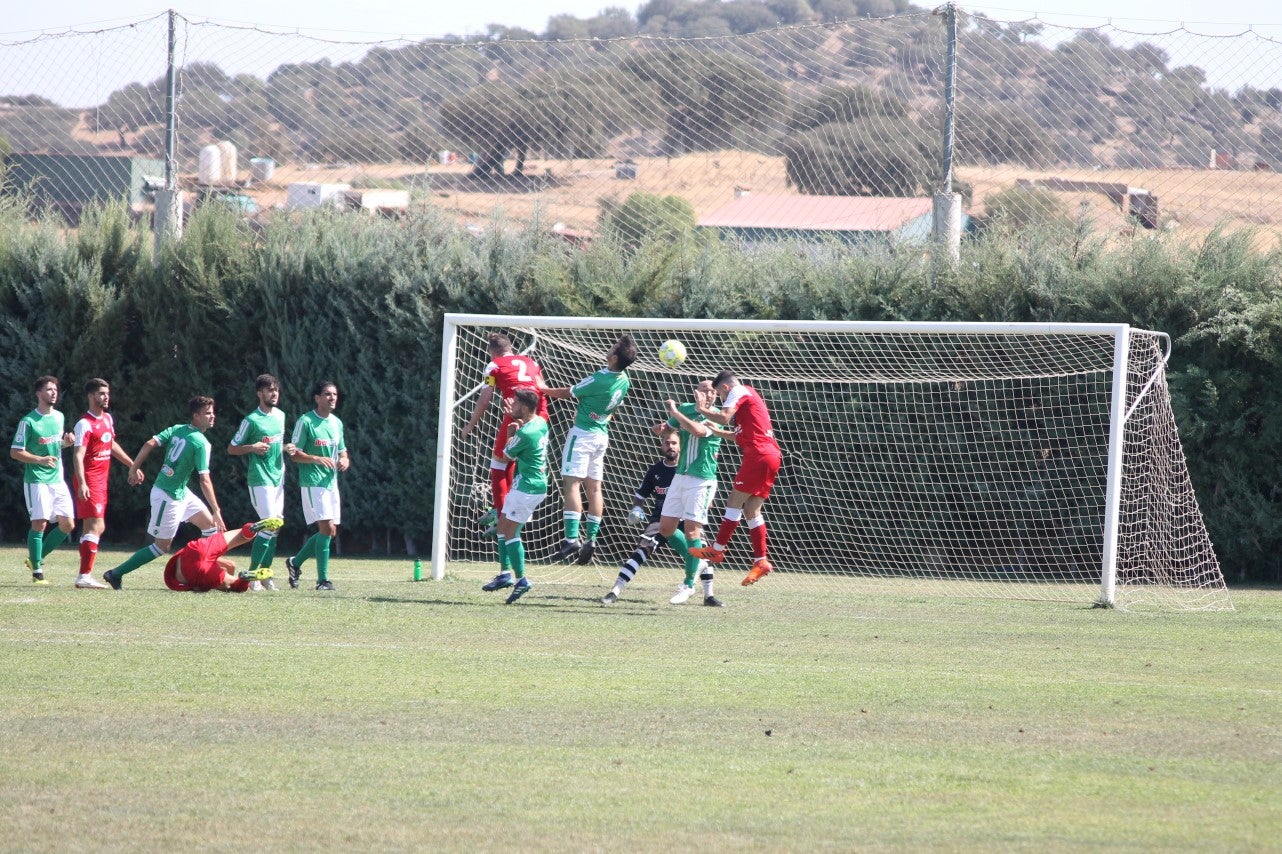 Algunas imágenes del encuentro de la tercera jornada de liga de Tercera División disputado en el Municipal de San Roque y que acabó 2-5 (08-09-2019)