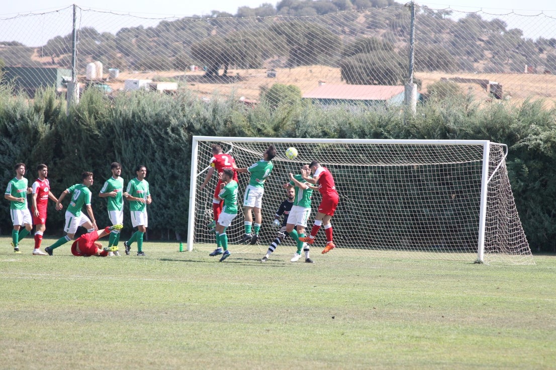 Algunas imágenes del encuentro de la tercera jornada de liga de Tercera División disputado en el Municipal de San Roque y que acabó 2-5 (08-09-2019)