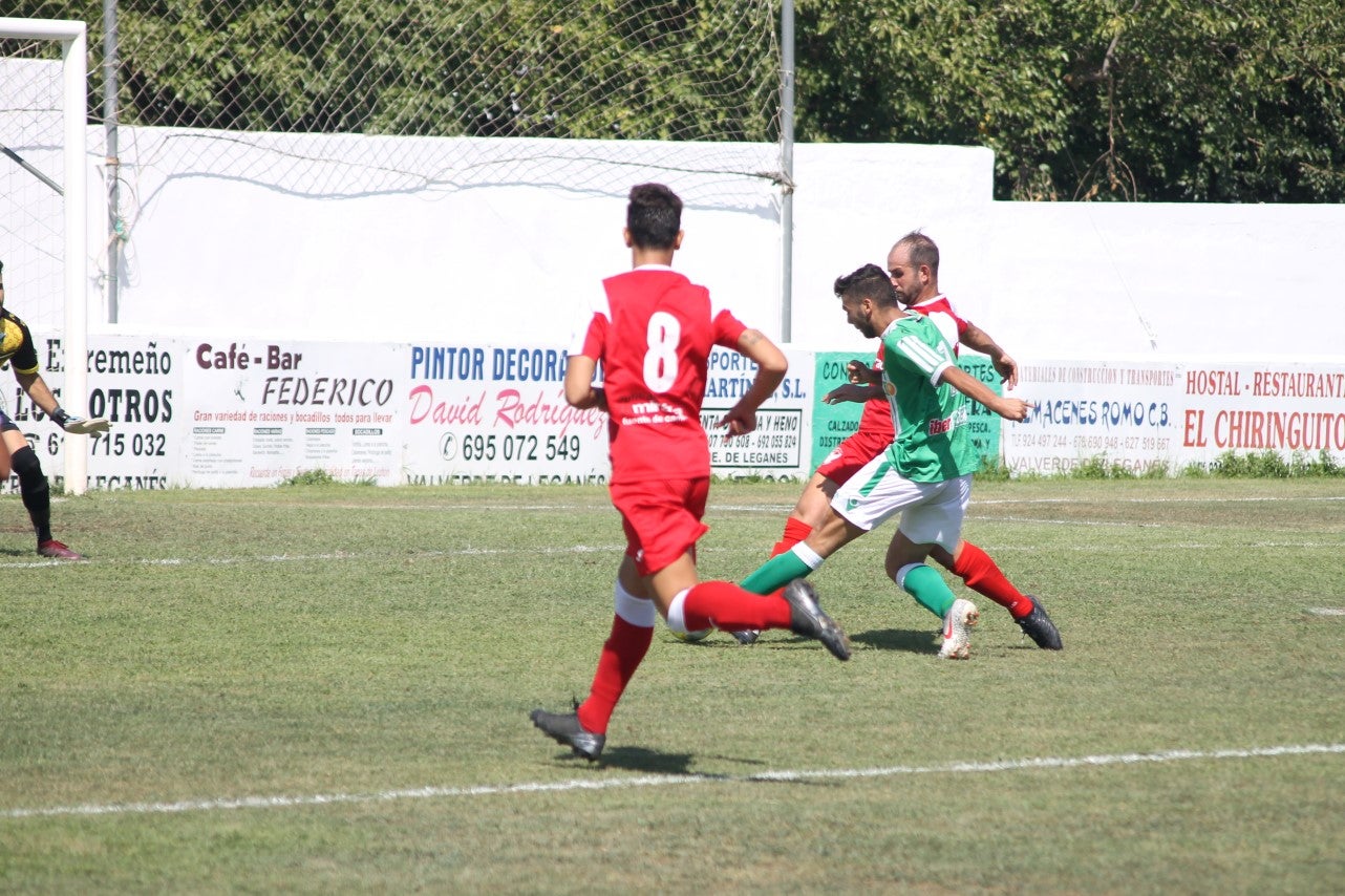 Algunas imágenes del encuentro de la tercera jornada de liga de Tercera División disputado en el Municipal de San Roque y que acabó 2-5 (08-09-2019)