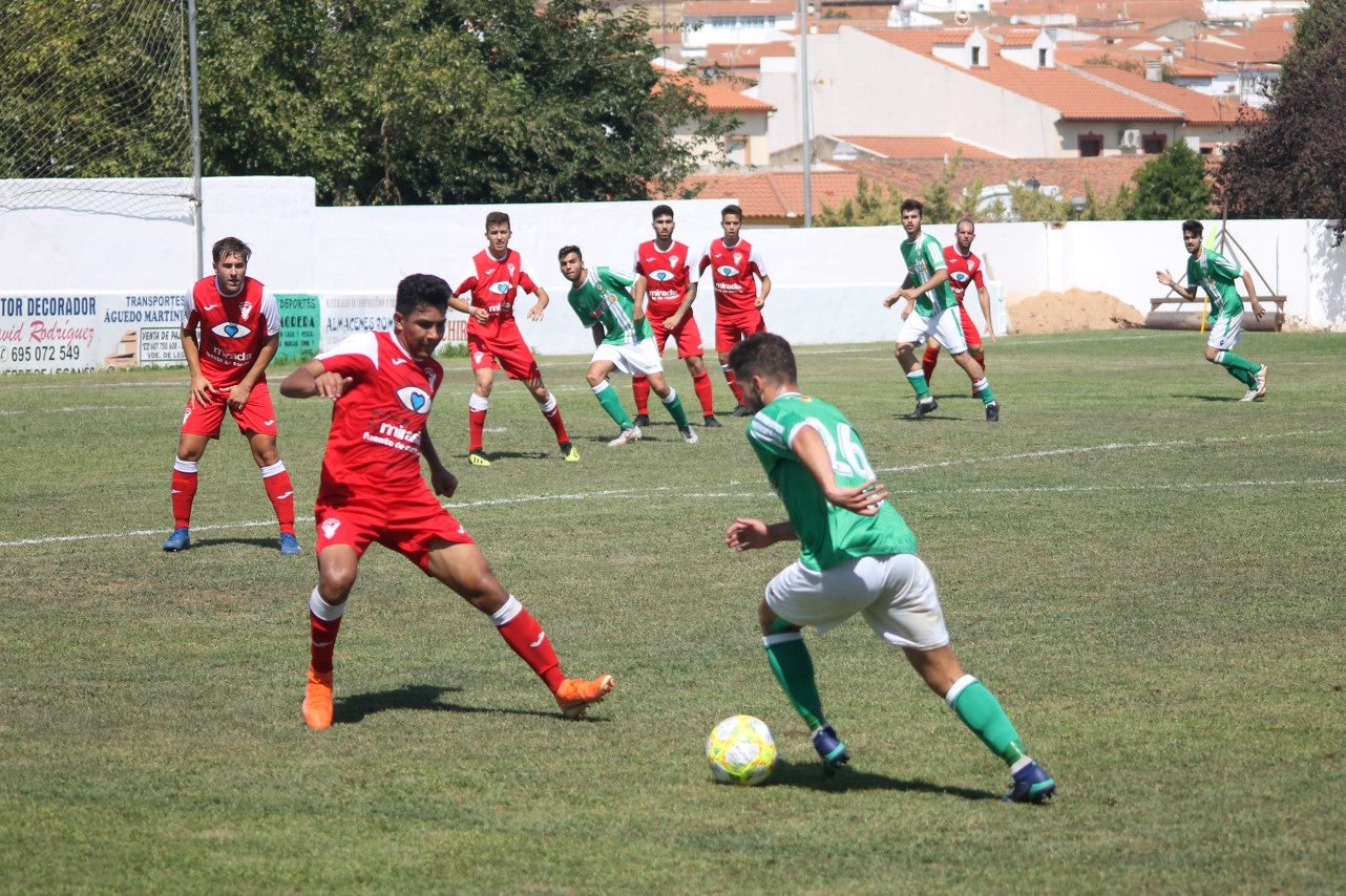 Algunas imágenes del encuentro de la tercera jornada de liga de Tercera División disputado en el Municipal de San Roque y que acabó 2-5 (08-09-2019)