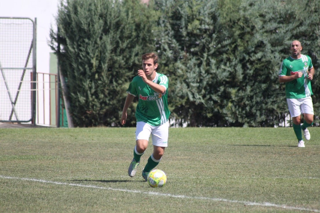 Algunas imágenes del encuentro de la tercera jornada de liga de Tercera División disputado en el Municipal de San Roque y que acabó 2-5 (08-09-2019)