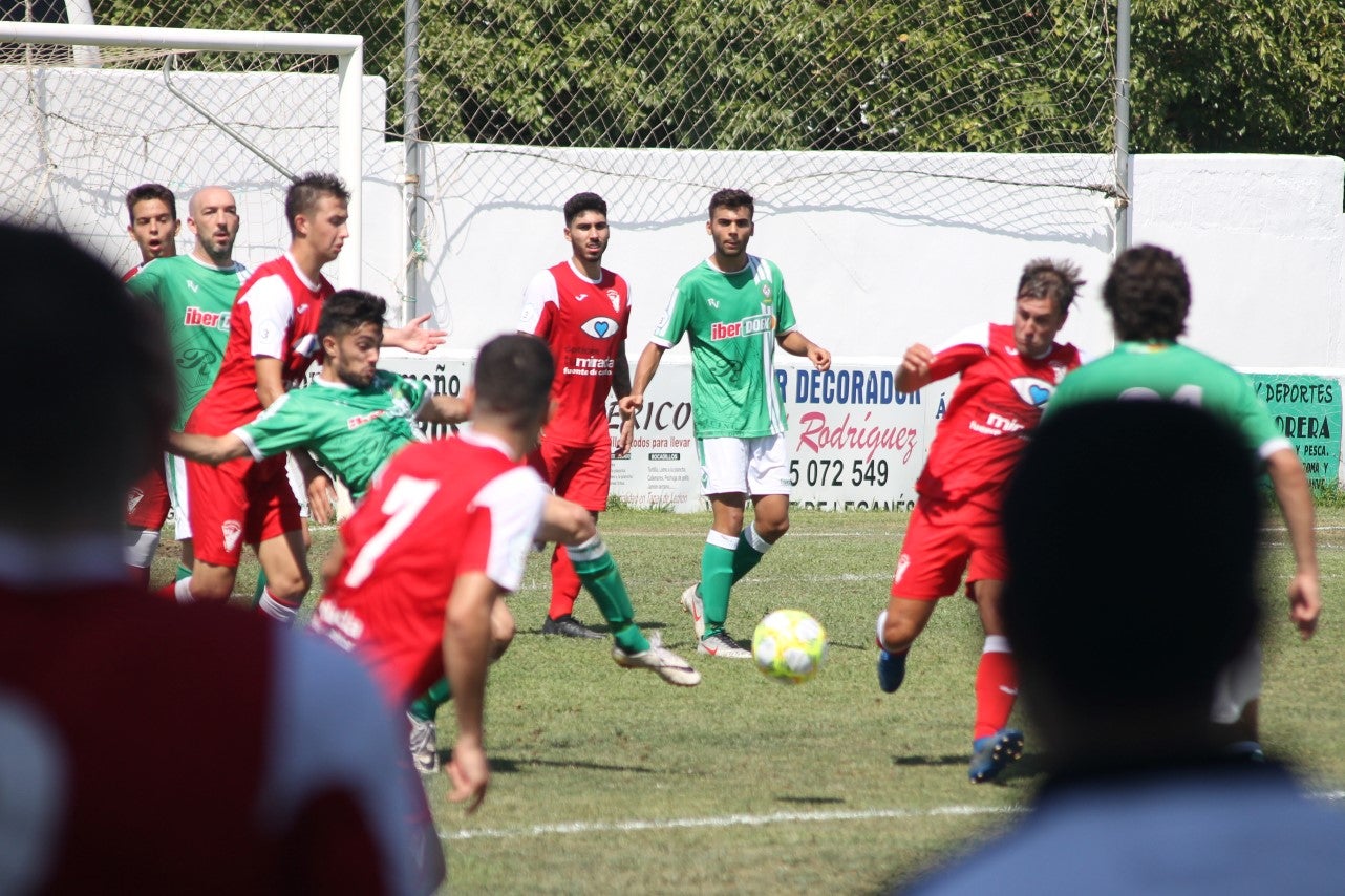Algunas imágenes del encuentro de la tercera jornada de liga de Tercera División disputado en el Municipal de San Roque y que acabó 2-5 (08-09-2019)