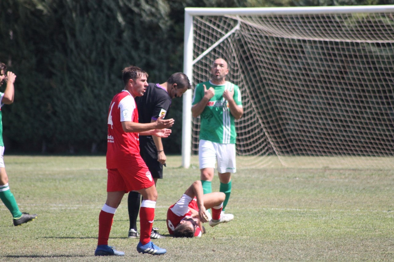 Algunas imágenes del encuentro de la tercera jornada de liga de Tercera División disputado en el Municipal de San Roque y que acabó 2-5 (08-09-2019)