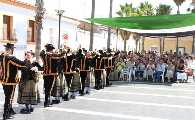 Imagen. Bailes tradicionales de los Coros de Badajoz