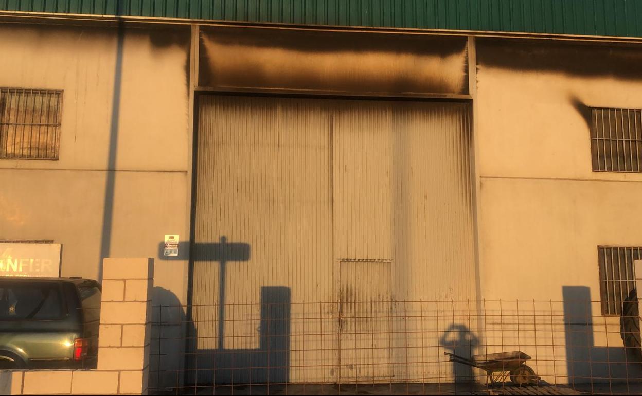 Nave afectada por el incendio